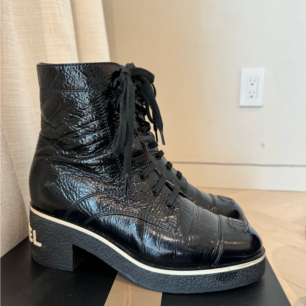 Chanel patent leather boots - Picture 3 of 8